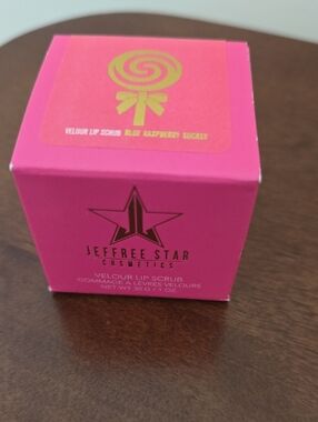 Jeffree Star Velour Lip Scrub - In Blue Rasberry Sucker
